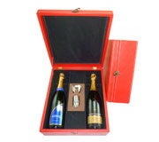 (Art. CB275) Caja Estuche Forrada En Cuero/Ecol. Color Beige P/2 Botellas,C/5 Acc.