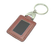 (Art. J811) Llavero Rectagular de Cuero y metal c/estuche