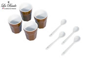 Tazas con cucharas