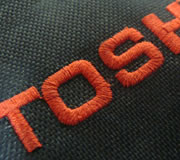 Bordado logo Toshiba.
