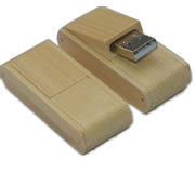 (Art. W-301) Pendrive de madera giratorio con tapa ovalado