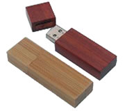 (Art. W-304) Descripci�n: Pendrive de madera con tapa en forma rectangular con bordes cuadrados
